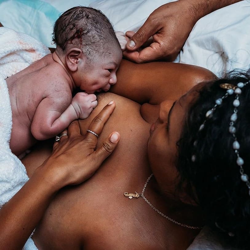 normalize-breastfeeding-min.jpg